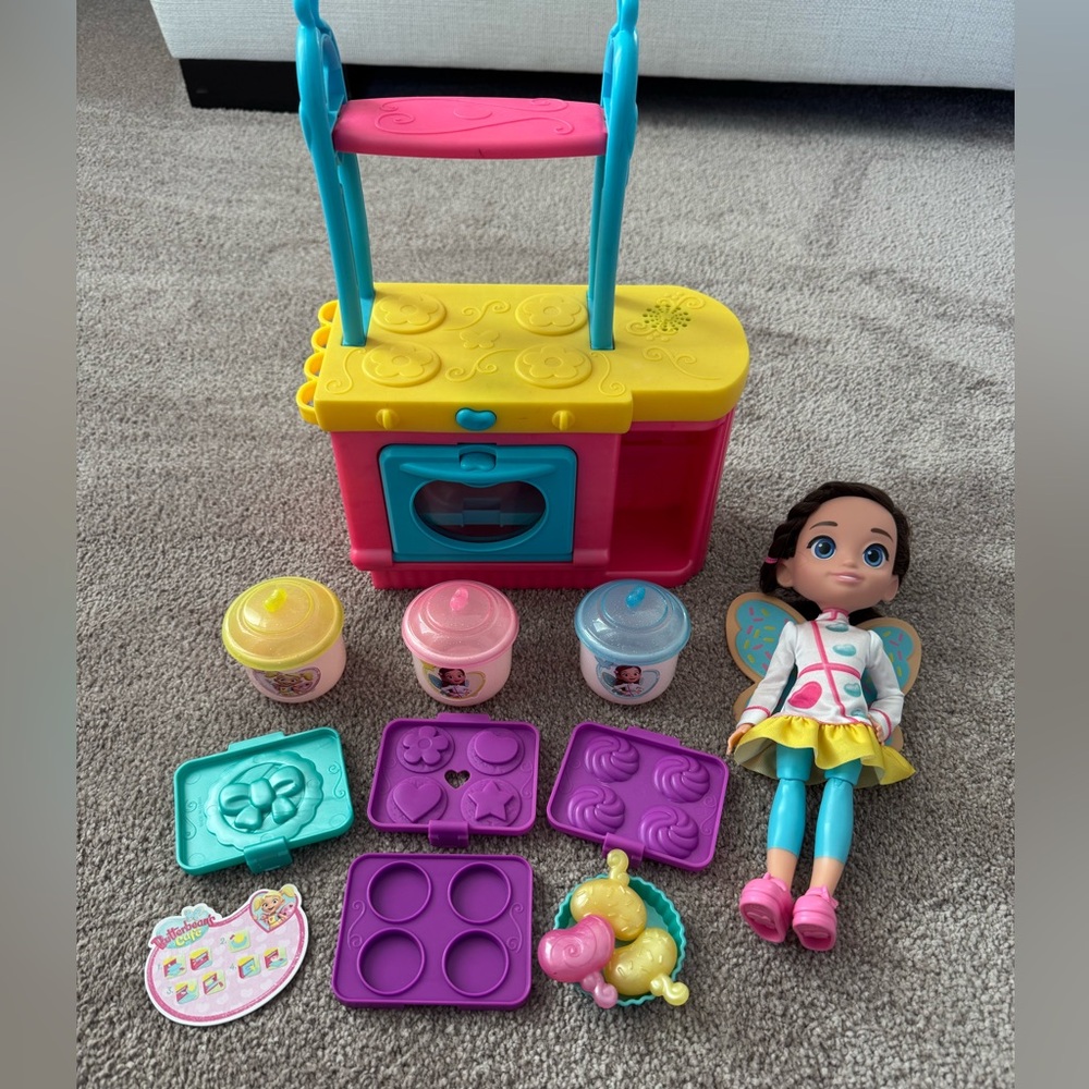 Butterbean’s Cafe - Magical Bake & Display Oven with Doll